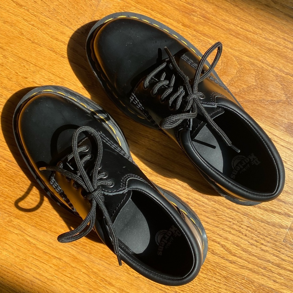 DR MARTENS 8053 LEATHER PLATFORM CASUAL SHOES